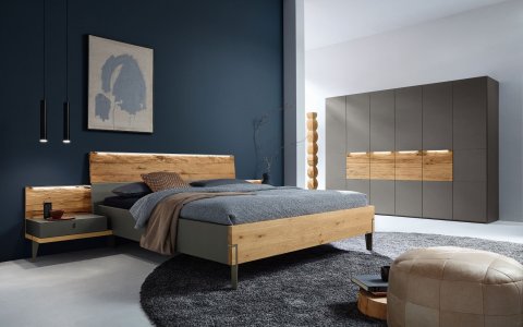 Moderní ložnice s dřevěným doplňkem KS 957322